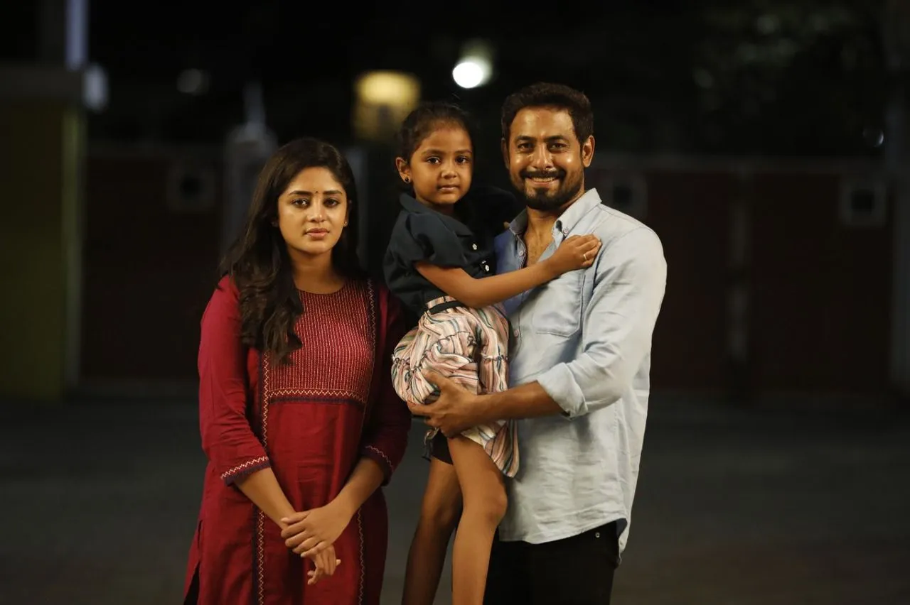 Aari Arjunan and Deepshika in a night scene from 4th Floor