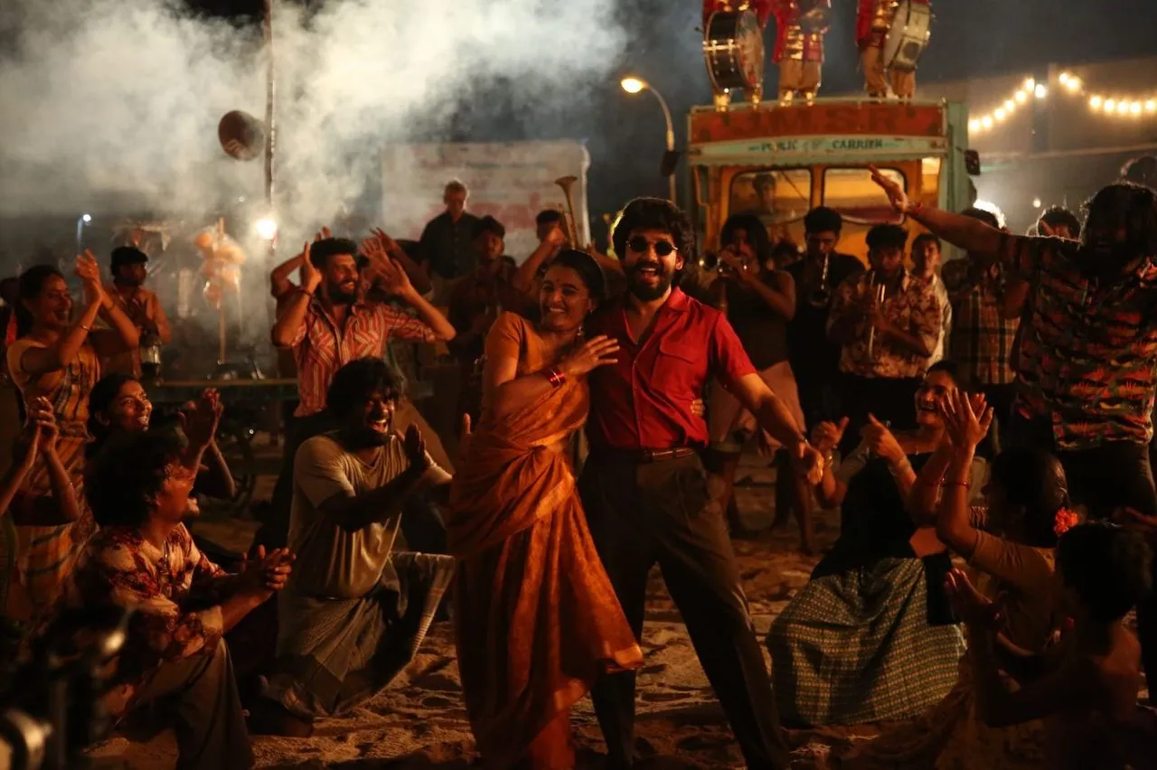 Hiphop Tamizha Adhi in Meesaya Murukku 2 Pappaali Pazhamey song sequence