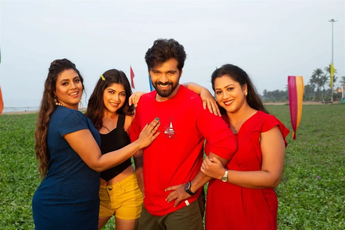 Sweety Naughty Crazy cast Thrigun with Sreejitha Ghosh Iniya and Radha at beach