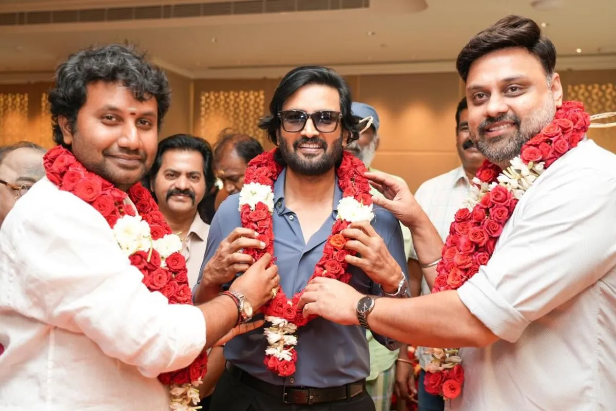 Santhanam being garlanded by producers at the Santa 20 launch ceremony
