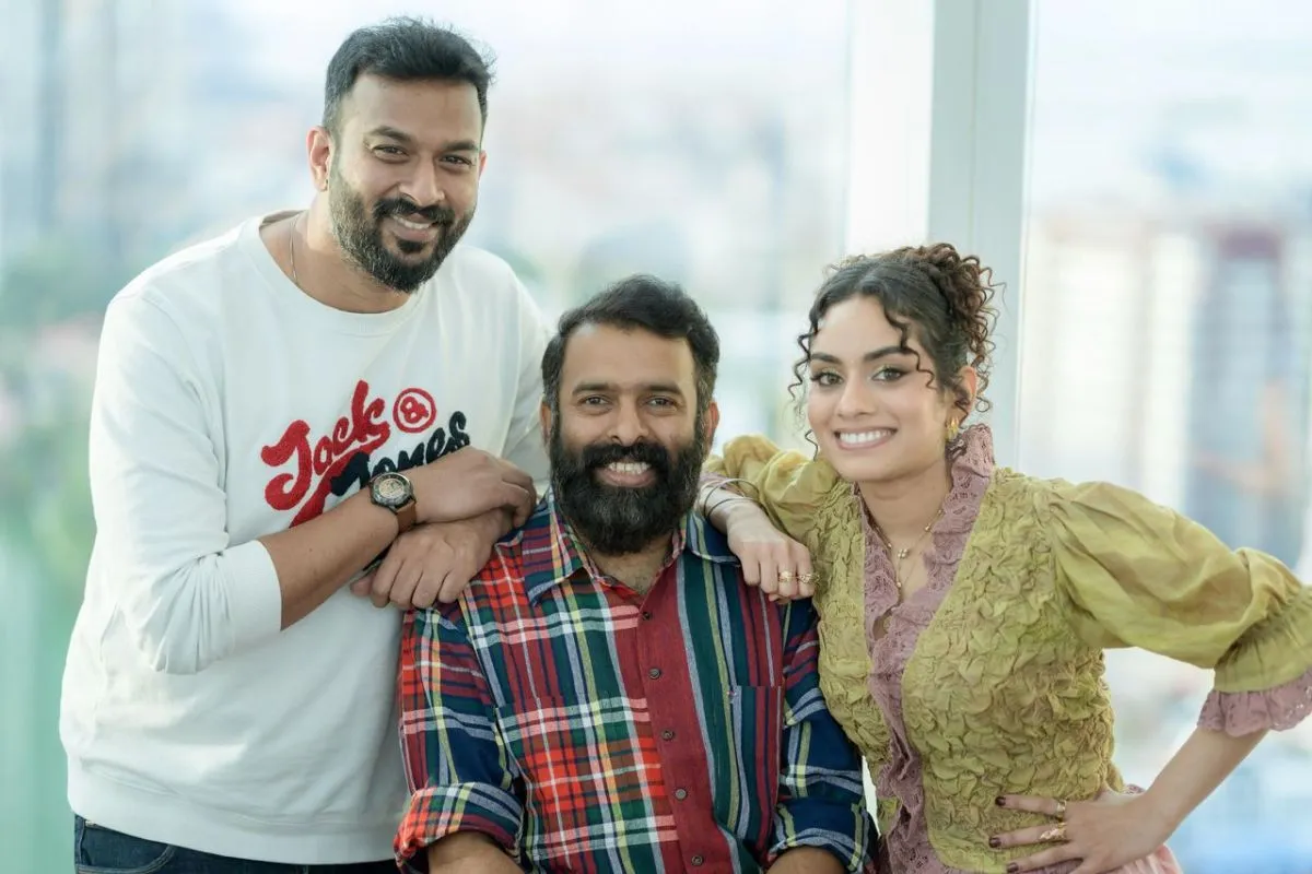 Singer Dhee in promotional portrait for Vari Vari