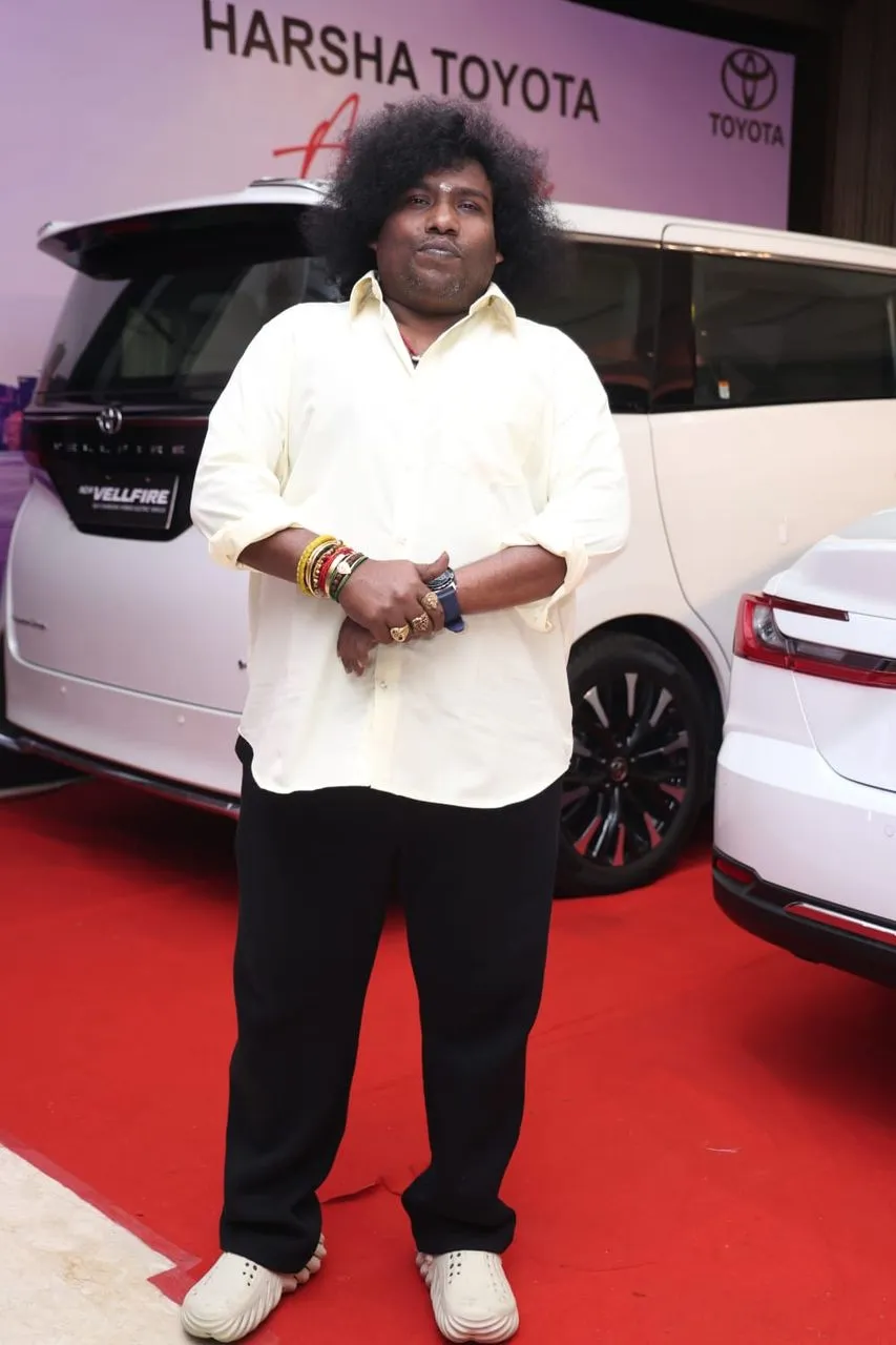 Yogi Babu at the Kenatha Kaanom success event