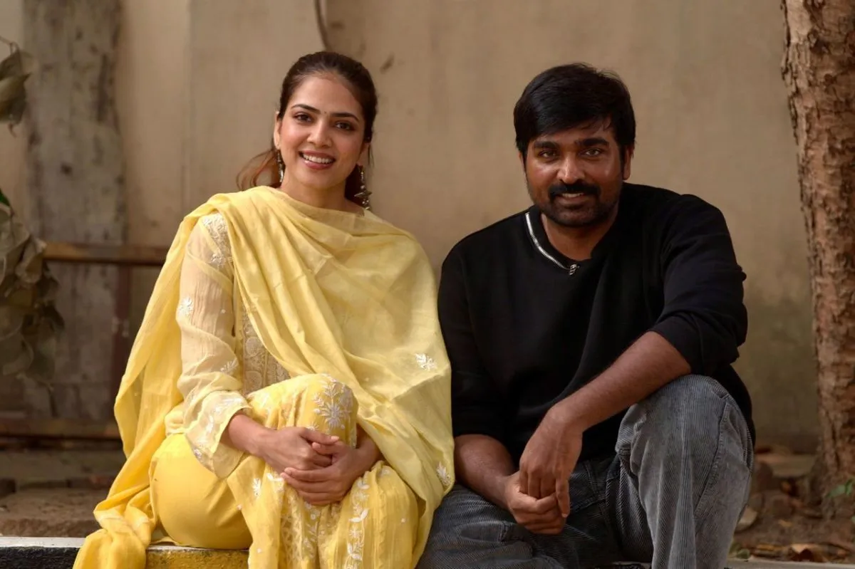 Malavika Mohanan and Vijay Sethupathi on the sets of Pocket Novel