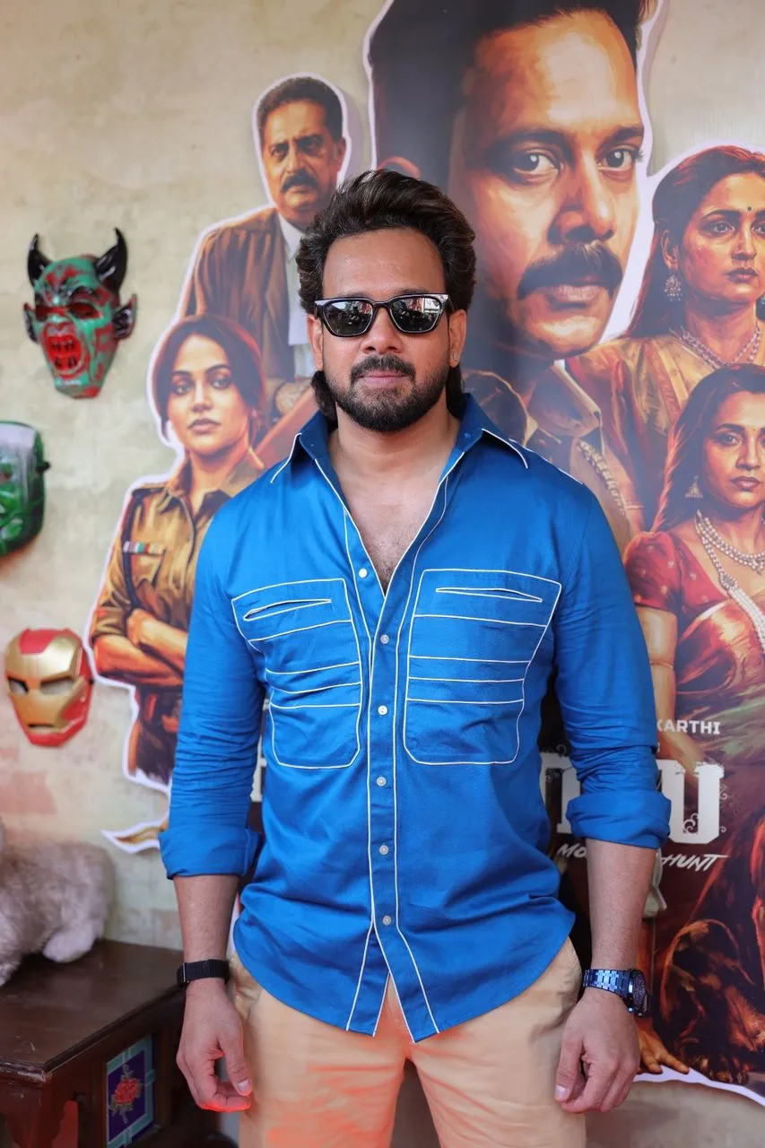 Guest at the Kaalidas 2 event with the film poster