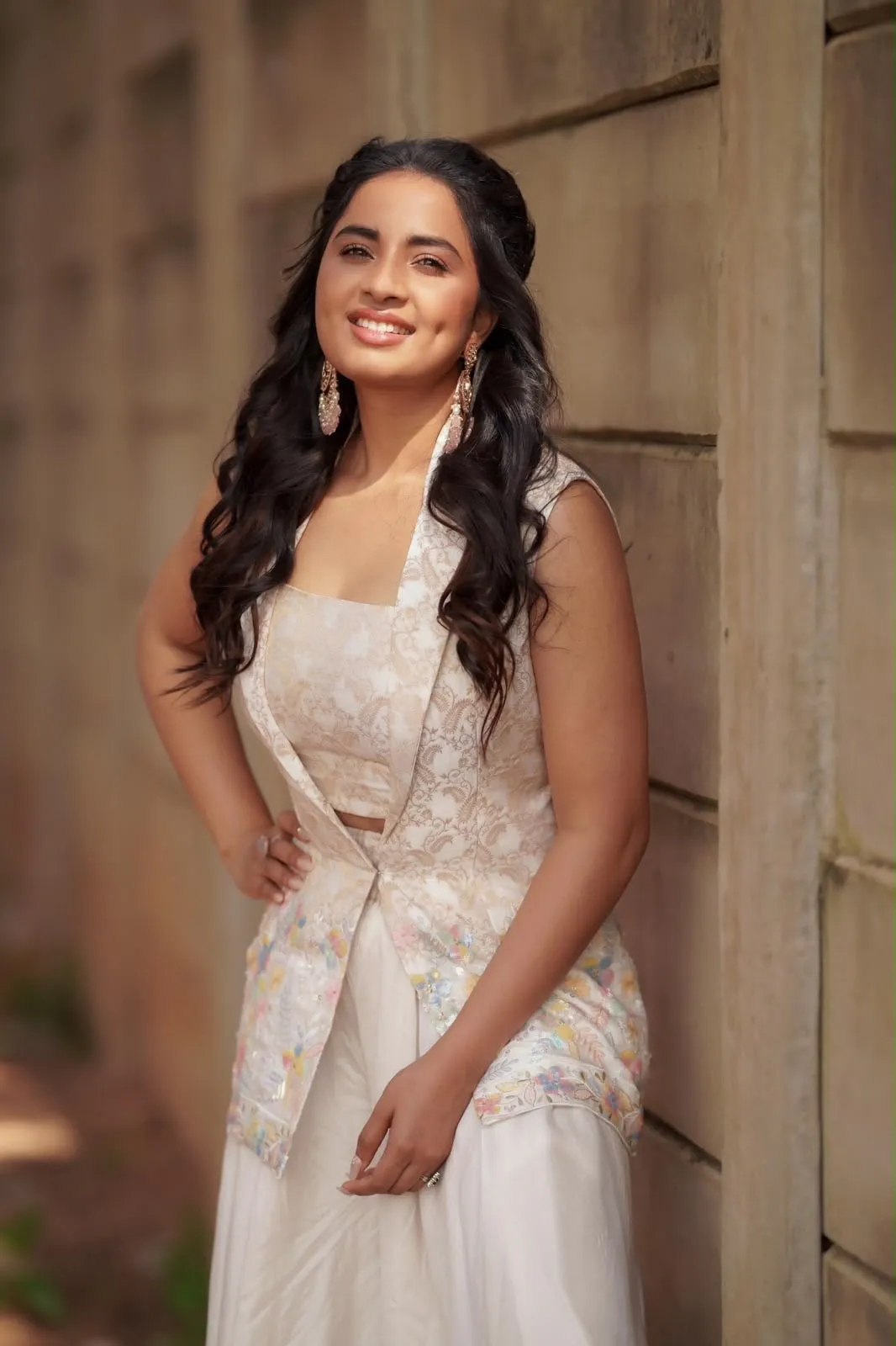 Srushti Dange plays Aaghnya's quick-thinking heroine, the one who fights her battles with her head